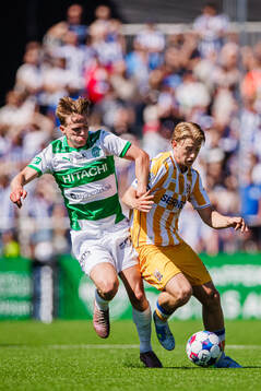 Västerås Jens Magnusson och IFK Göteborgs Noah Tolf