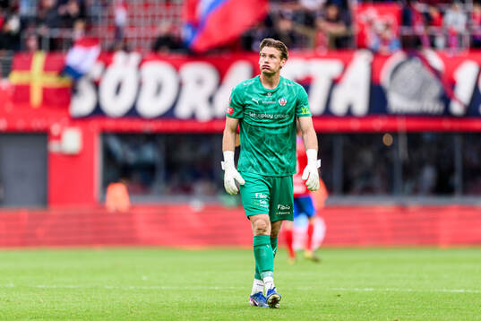 Helsingborgs målvakt Johan Brattberg deppar