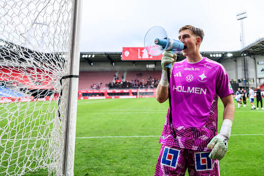 IFK Norrköpings målvakt Theo Krantz jublar