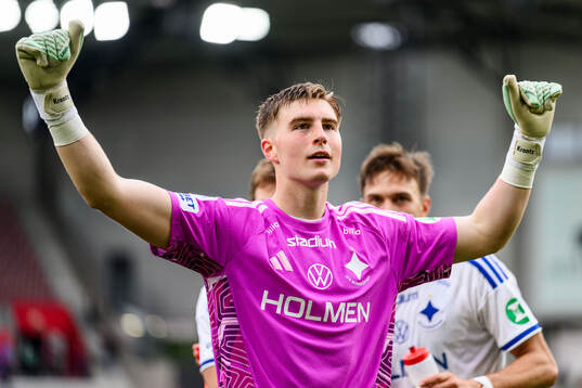 IFK Norrköpings målvakt Theo Krantz jublar