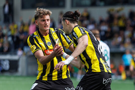 Häckens Silas Andersen och Amor Layouni jublar