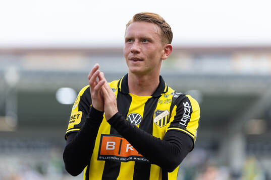 Häckens Julius Lindberg tackar publiken