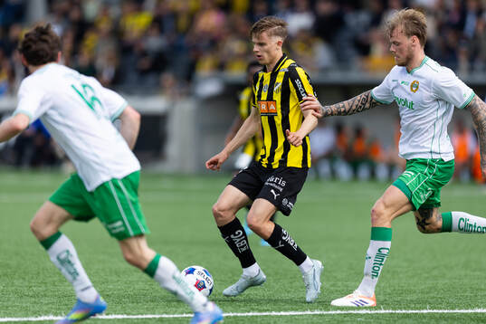 Häckens Adrian Svanbäck och Hammarbys Victor Eriksson