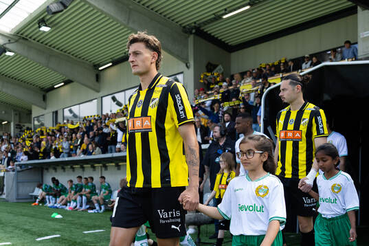 Häckens Silas Andersen och Amor Layouni