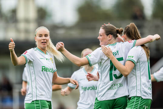 Hammarbys Stina Lennartsson och Sofia Reidy jublar