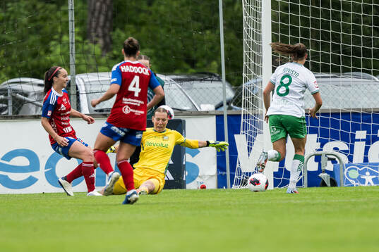 Vittsjös Julia Tunturi och Hammarbys målvakt Melina Loeck