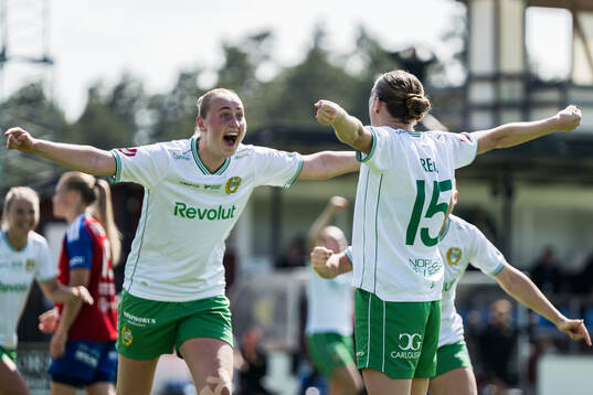 Hammarbys Emilie Bragstad och Sofia Reidy jublar