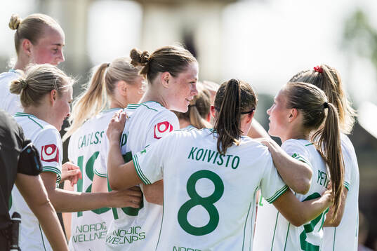 Hammarbys Sofia Reidy och Fanny Peterson jublar