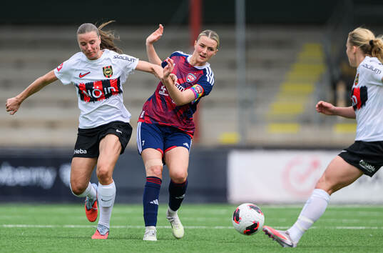 Brommapojkarnas Louise Lillbäck och Rosengårds Thea Sørbo