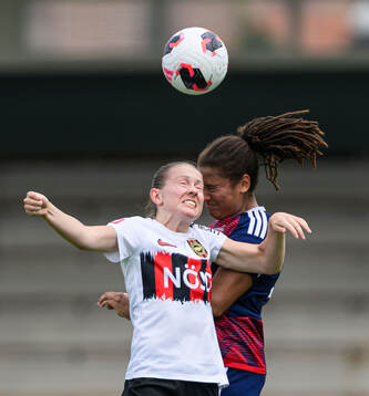 Brommapojkarnas Ida Bengtsson och Rosengårds Jo-Anne Agbor