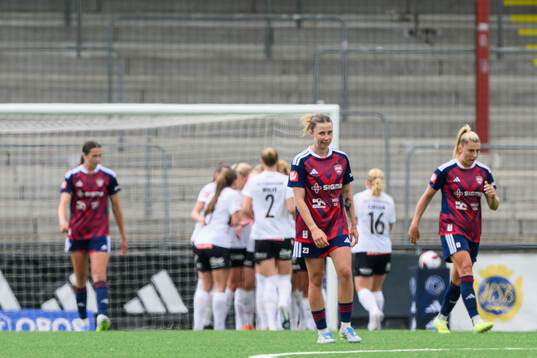 Bläddra bland fler bilder av Fotboll, Damallsvenskan, Rosengård - Brommapojkarna