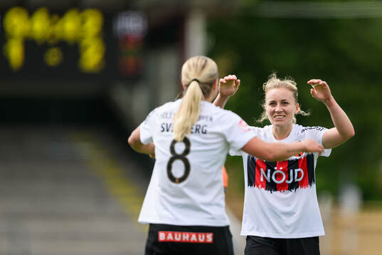 Brommapojkarnas Ellen Gibson jublar