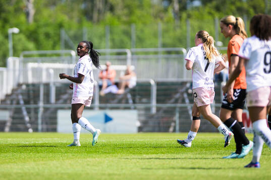 Häckens Monica Jusu Bah jublar