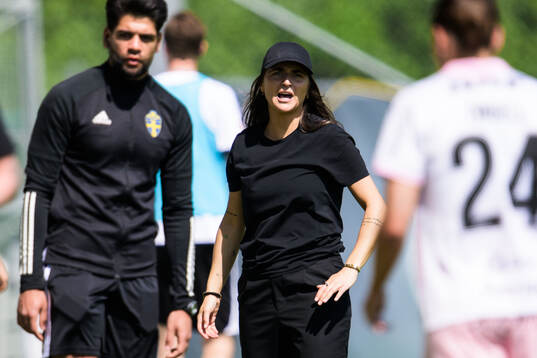 Häckens tränare Elena Sadiku