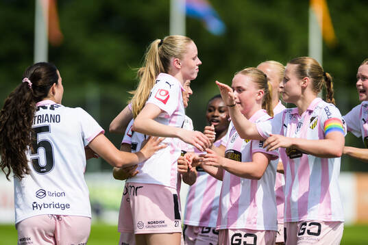 Häckens Thelma Pálmadottir jublar