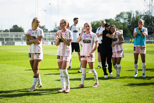 Häckens spelare jublar