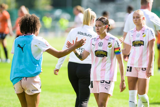 Häckens Felicia Schröder och Tabitha Michelle Tindell