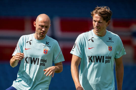 Fredrik Aursnes and Sander Berge of the Norwegian national