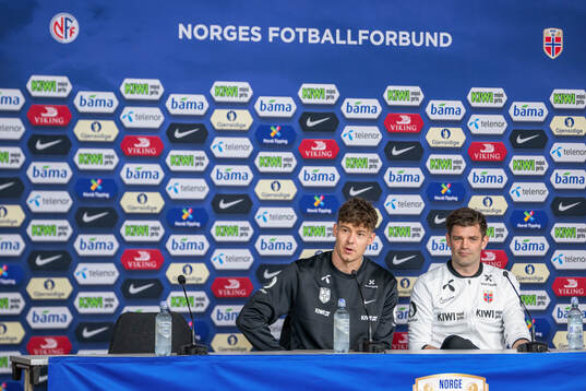 Jørgen Strand Larsen and press officer Morten Morisbak