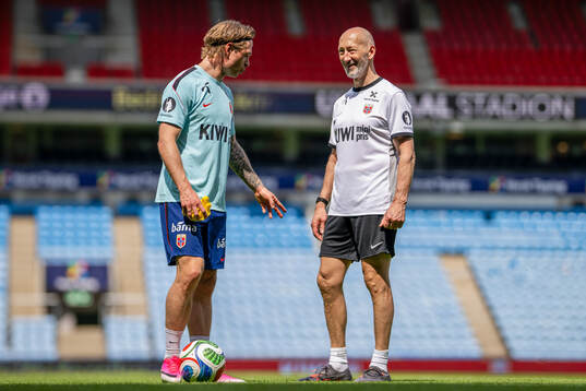 Patrick Berg and manual therapist Leif Arne Lystad of the