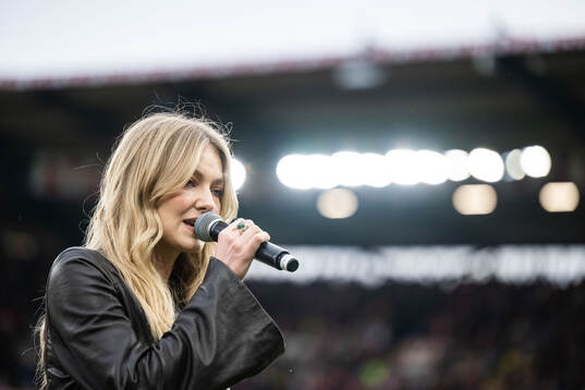 Astrid S performs the national anthem of Norway