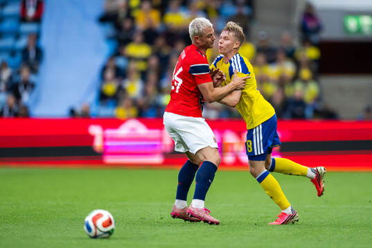 Julian Ryerson of Norway and Daniel Svensson of Sweden
