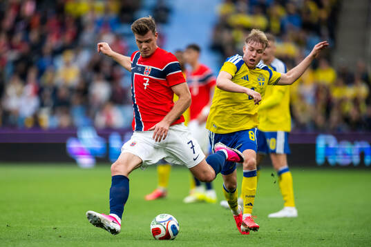 Alexander Sørloth of Norway and Daniel Svensson of Sweden