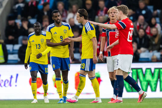 Alexander Isak of Sweden celebrates with Ken Sema and