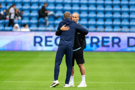 Head coach Graham Potter of Sweden and Leo Østigård of