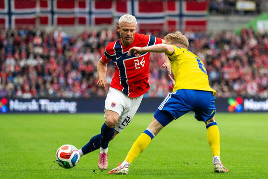 Julian Ryerson of Norway and Daniel Svensson of Sweden
