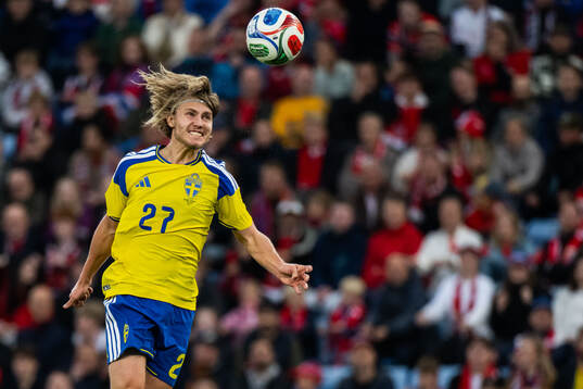 Sebastian Nanasi of Sweden scores 3-2 (later disallowed)