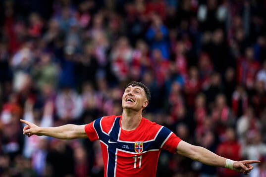 Jørgen Strand Larsen of Norway celebrates his 3-0 goal