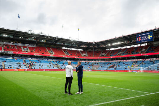 Head coach Ståle Solbakken of Norway and Head coach Graham