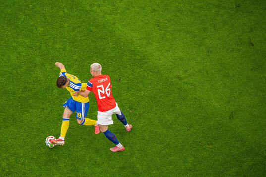 Yasin Ayari of Sweden and Julian Ryerson of Norway