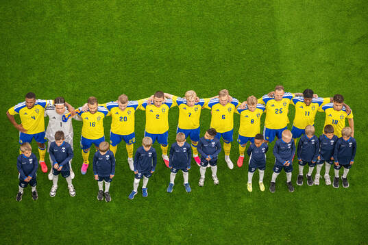Isak Hien, goalkeeper Jacob Widell Zetterström, Jesper