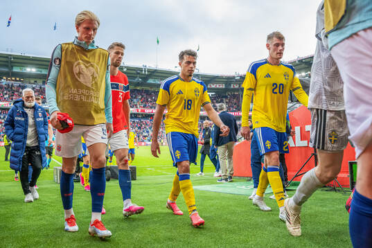 Morten Thorsby of Norway, Yasin Ayari of Sweden and Eric