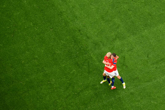 Antonio Nusa of Norway celebrates with Jørgen Strand Larsen