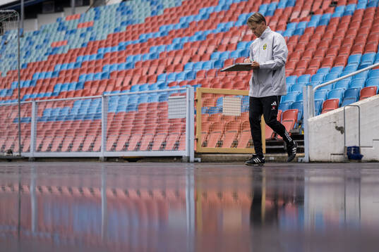 Head coach Tony Gustavsson and of the Swedish women's