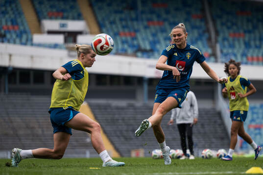 Hanna Lundkvist and Fridolina Rolfö of the Swedish women's