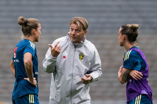 Filippa Angeldahl, Head coach Tony Gustavsson and Julia