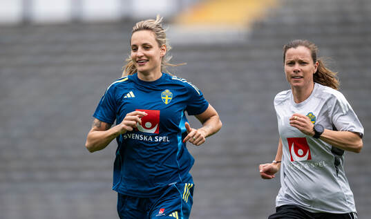 Nathalie Björn and equipment manager Sara Thunebro of the
