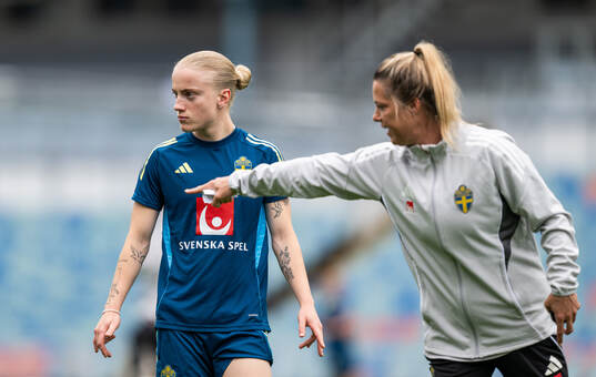 Anna Sandberg and assistant coach Johanna Almgren of the