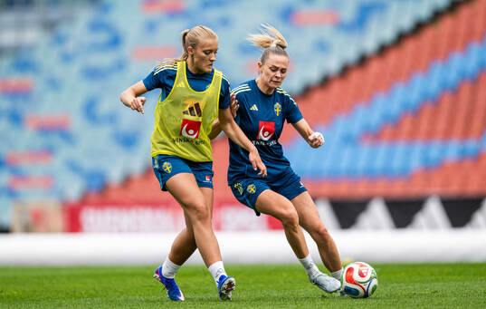 Smilla Holmberg and Fridolina Rolfö of the Swedish women's