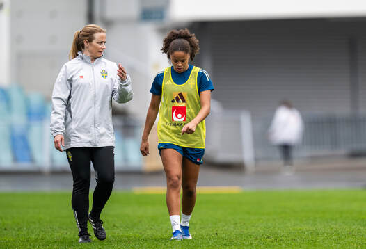 Physiotherapist Jenny Larsson and Felicia Schröder of the