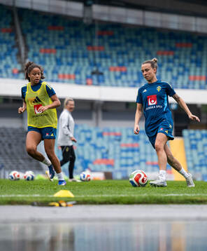 Felicia Schröder and Julia Zigiotti Olme of the Swedish