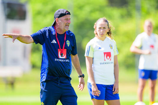 Head coach Magnus Wikman and of the Swedish women's