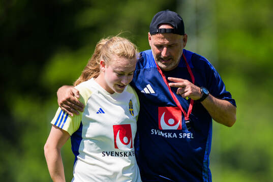 Agnes Mårtensson and head coach Magnus Wikman of the
