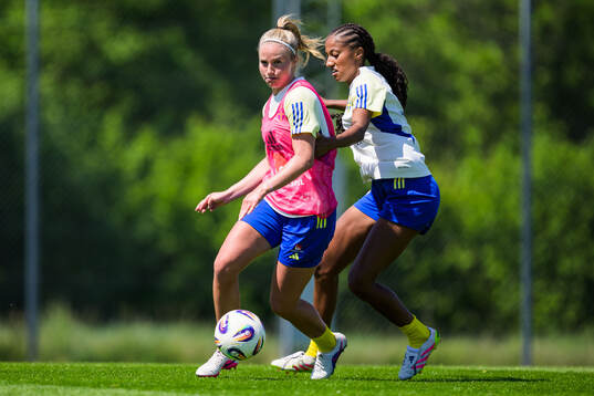 Mathilde Janzen and Cassandra Bogere of the Swedish women's