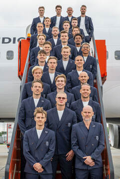 Head coach Ståle Solbakken and players of the Norwegian