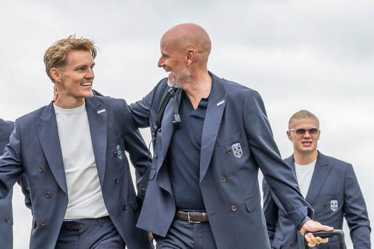 Martin Ødegaard, head coach Ståle Solbakken and Erling